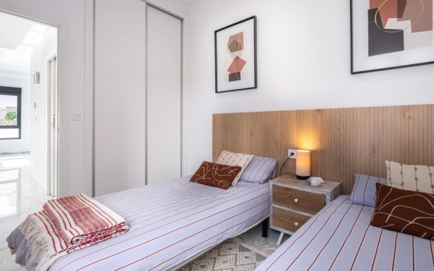 Resale - Villa - Torrevieja