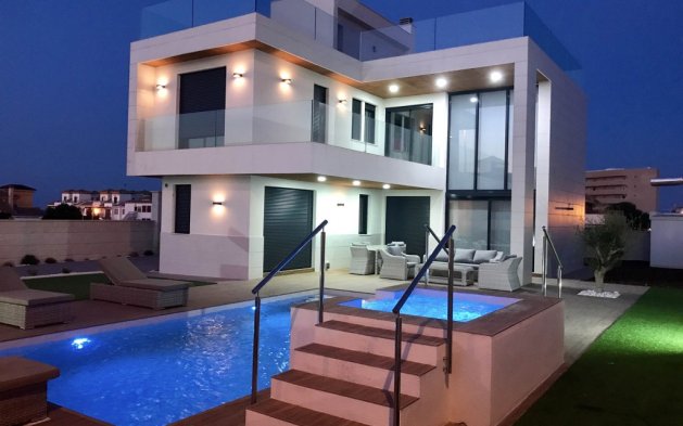 Obra nueva - Villa - Dehesa de Campoamor
