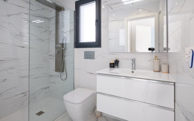 Resale - Villa - Torrevieja