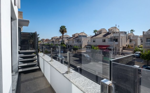 Resale - Villa - Torrevieja