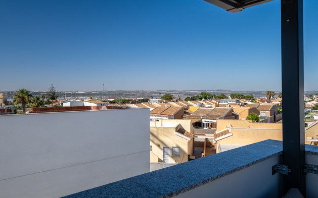 Resale - Villa - Torrevieja