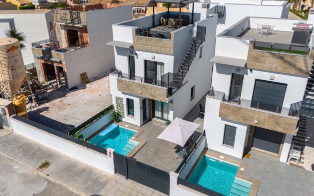 Resale - Villa - Torrevieja