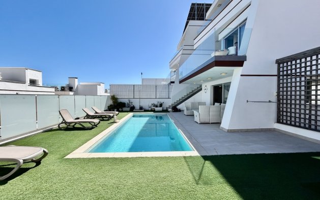 Resale - Villa - Orihuela Costa - Villamartín