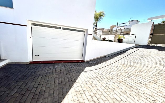 Resale - Villa - Orihuela Costa - Villamartín