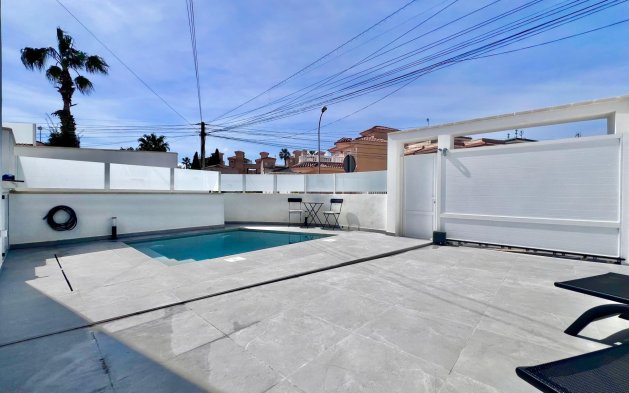 Resale - Villa - San Miguel de Salinas - Las filipinas