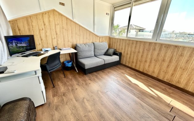 Resale - Apartment / flat - Torrevieja - Punta Prima