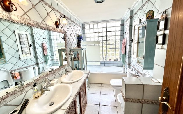 Odsprzedaż - Villa - Torrevieja