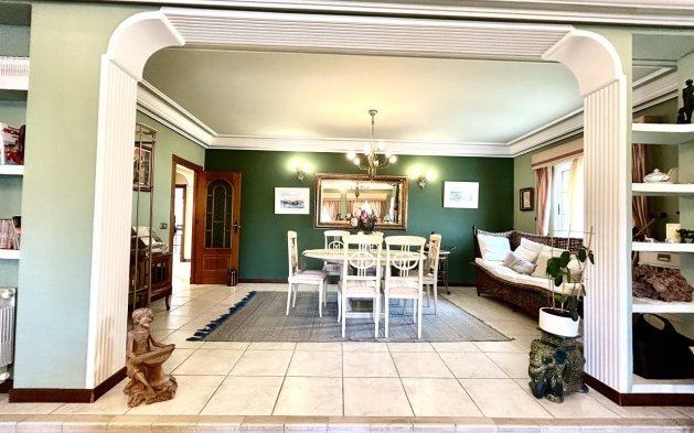 Resale - Villa - Torrevieja