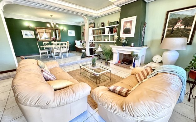 Resale - Villa - Torrevieja