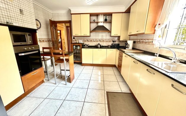 Resale - Villa - Torrevieja