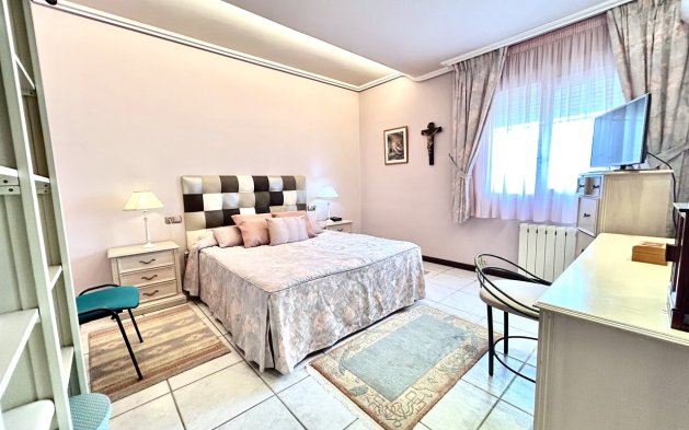 Resale - Villa - Torrevieja