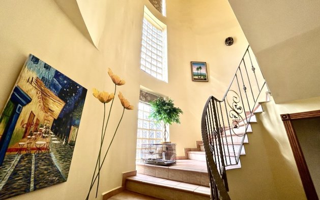 Resale - Villa - Torrevieja