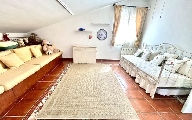 Resale - Villa - Torrevieja