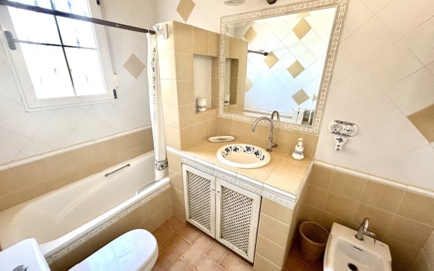 Resale - Villa - Torrevieja