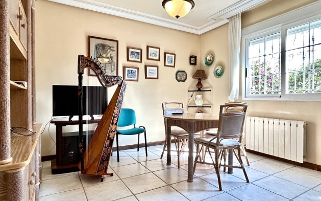 Resale - Villa - Torrevieja