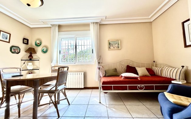 Resale - Villa - Torrevieja