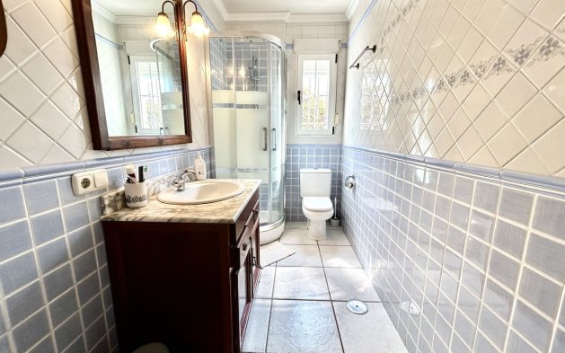 Resale - Villa - Torrevieja