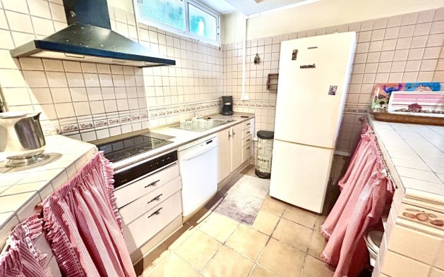 Resale - Villa - Torrevieja