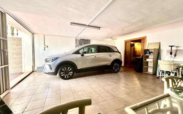 Resale - Villa - Torrevieja