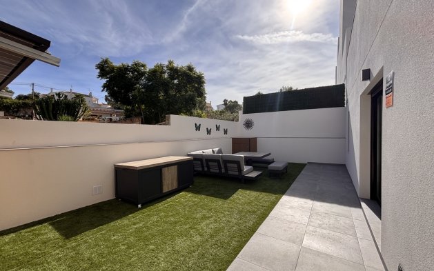 Odsprzedaż - Villa - Orihuela Costa - Villamartín