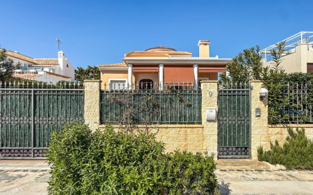 Resale - Villa - Torrevieja - Torrelamata - La Mata