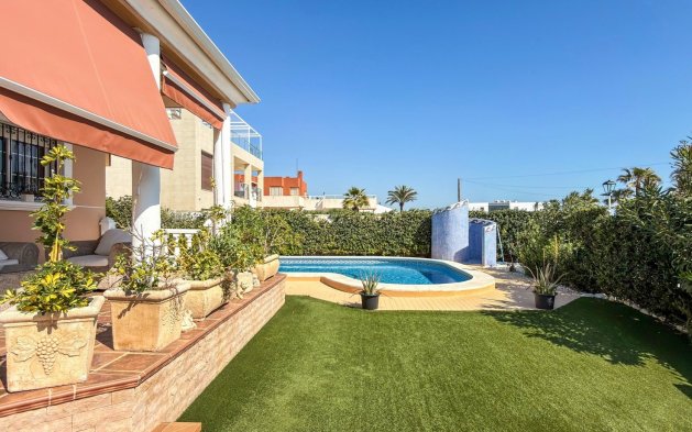 Resale - Villa - Torrevieja - Torrelamata - La Mata