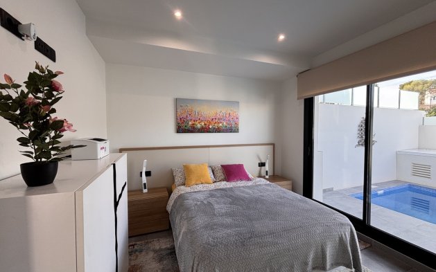Odsprzedaż - Villa - Orihuela Costa - Villamartín