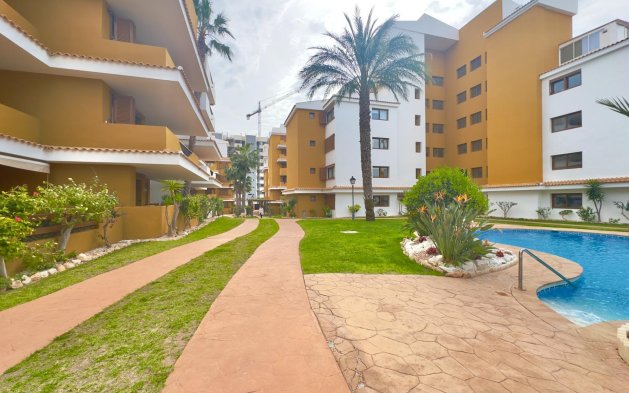 Resale - Apartment / flat - Torrevieja - Punta Prima