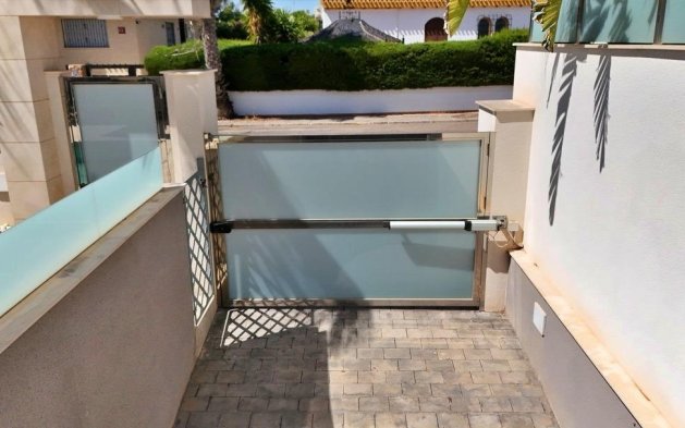 Resale - Villa - Orihuela Costa - Villamartín