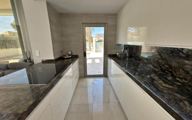 Resale - Villa - Orihuela Costa - Villamartín