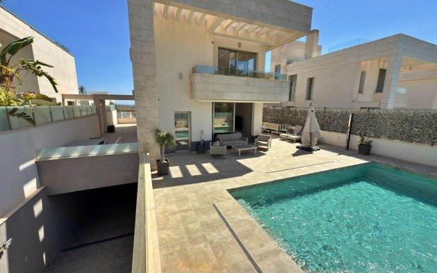 Resale - Villa - Orihuela Costa - Villamartín