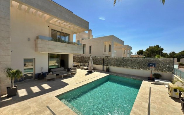 Resale - Villa - Orihuela Costa - Villamartín