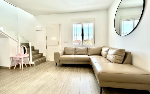 Resale - Villa - Orihuela Costa - Villamartín