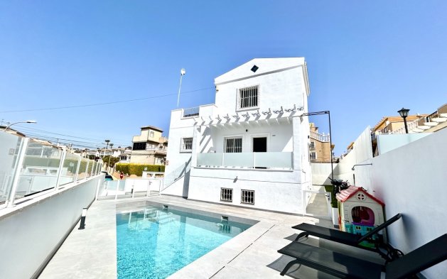 Resale - Villa - Orihuela Costa - Villamartín