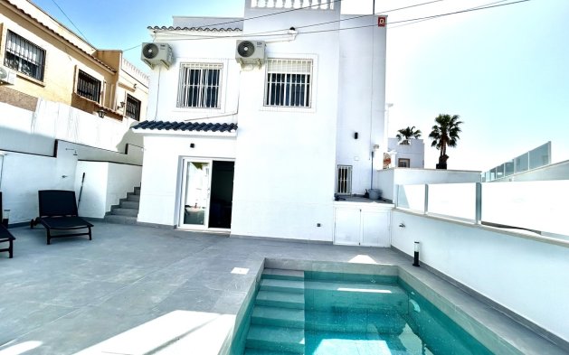 Resale - Villa - Orihuela Costa - Villamartín