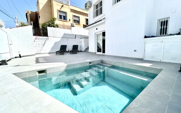 Resale - Villa - Orihuela Costa - Villamartín