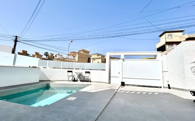 Resale - Villa - Orihuela Costa - Villamartín