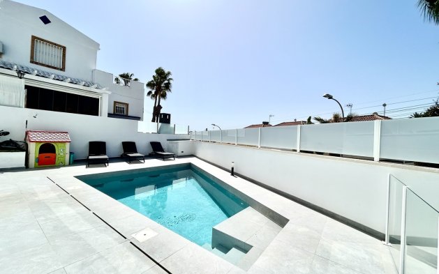 Resale - Villa - Orihuela Costa - Villamartín