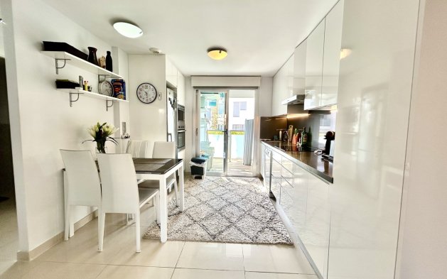 Resale - Apartment / flat - Torrevieja - Punta Prima
