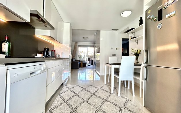 Resale - Apartment / flat - Torrevieja - Punta Prima