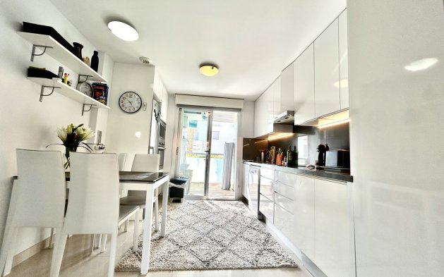 Resale - Apartment / flat - Torrevieja - Punta Prima