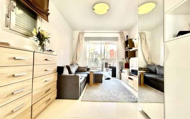 Resale - Apartment / flat - Torrevieja - Punta Prima