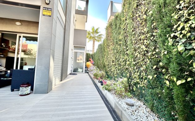 Resale - Apartment / flat - Torrevieja - Punta Prima