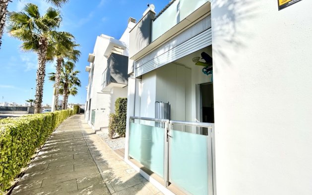 Resale - Apartment / flat - Torrevieja - Punta Prima