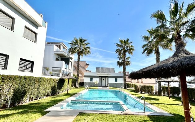 Resale - Apartment / flat - Torrevieja - Punta Prima