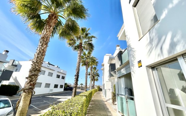 Resale - Apartment / flat - Torrevieja - Punta Prima
