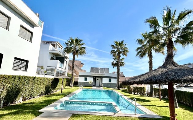 Resale - Apartment / flat - Torrevieja - Punta Prima