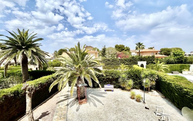 Resale - Villa - Orihuela Costa - La Zenia