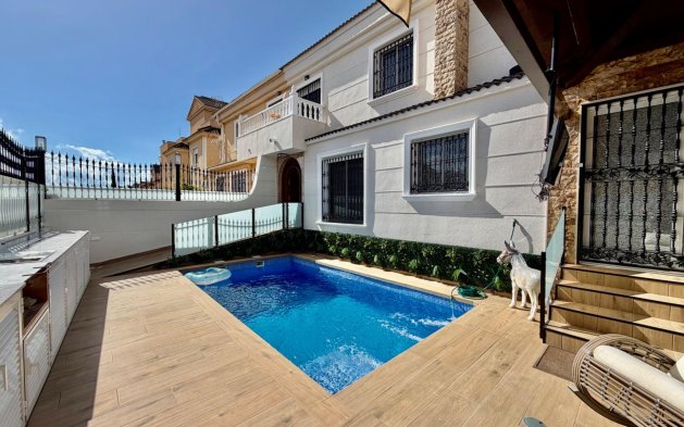 Resale - Villa - Orihuela Costa - La Zenia