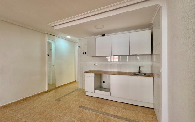 Resale - Apartment / flat - Torrevieja - Centro